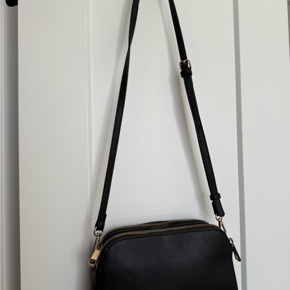 ALDO Elegant Black Crossbody Bag - Picture 2 of 3